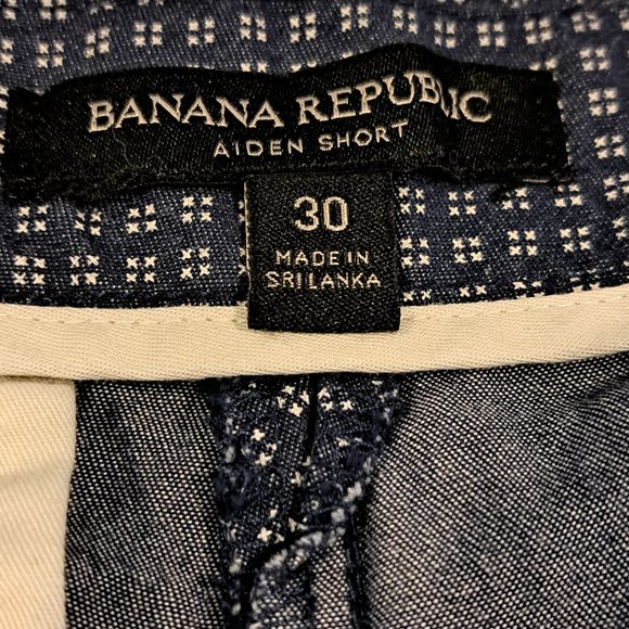 Banana Republic Men's 30"x9" Aiden Short - Picture 2 of 14